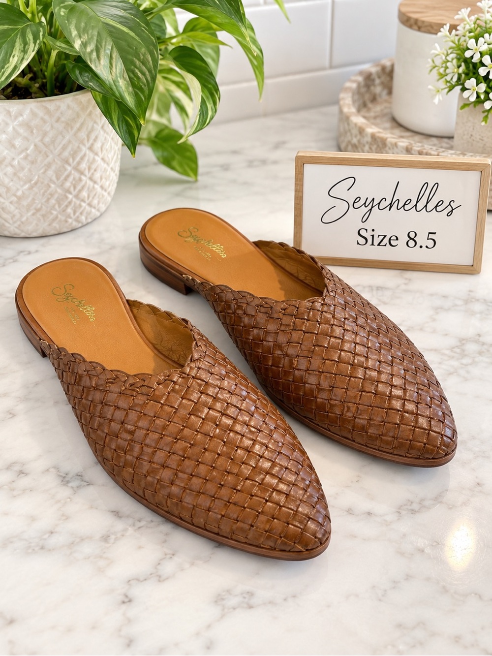 Seychelles Women’s 8.5 Brown Woven Leather Pointed Toe Mule Flats Slides